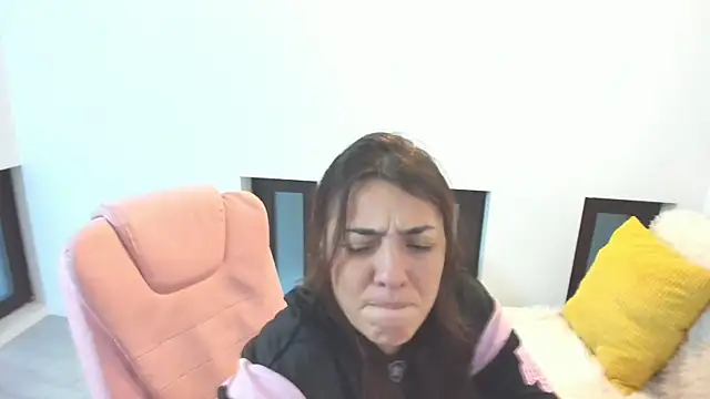 Snapshot of Dyana_Kaylinn chatting on 11/20/25, 05:29 Dyana Kaylinn online show from 11/20/25, 05:29