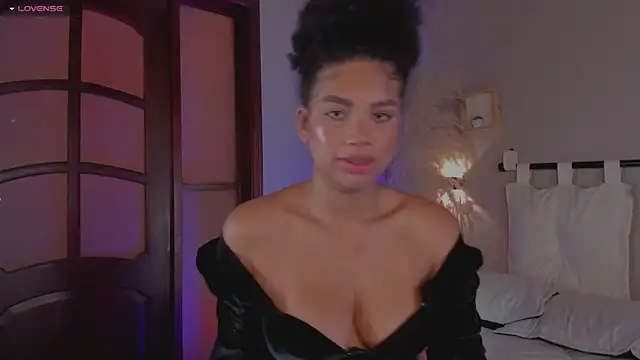 nayah   online show from 12/12/24, 07:59