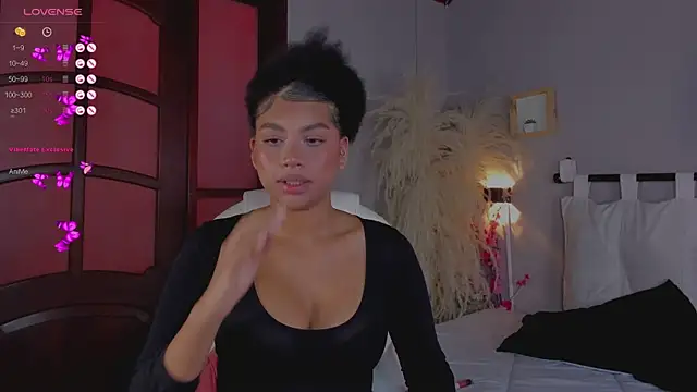 nayah   online show from 12/17/24, 09:05