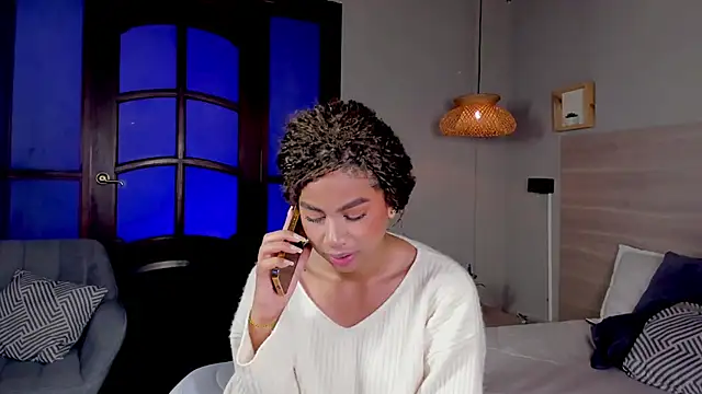 nayah   online show from 11/19/25, 07:47