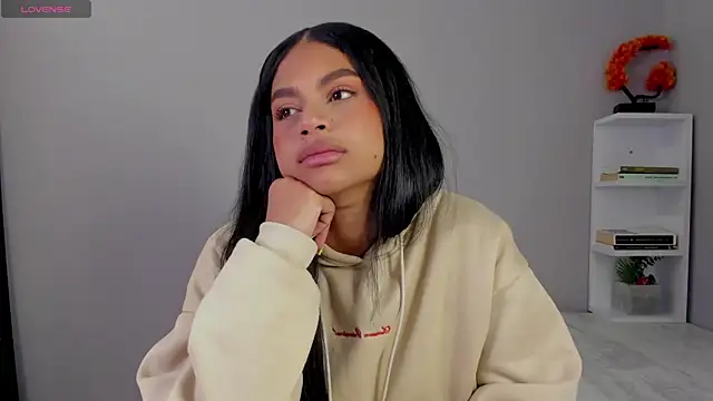 nayah   online show from 11/28/25, 01:03