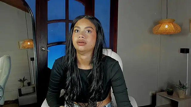 nayah   online show from 12/02/25, 07:53