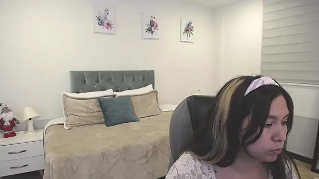  Natalie18 online show from 12/19/24, 09:49