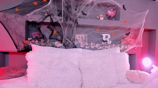 rosemonrooe online show from 10/31/25, 03:57