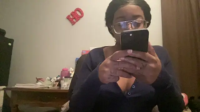 MommyConfident online show from 11/30/25, 08:24