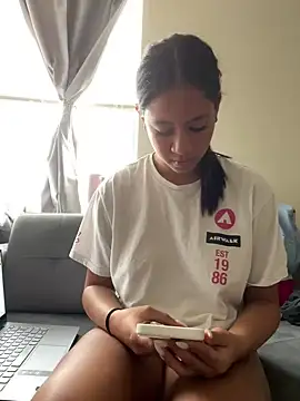 VanessaBling online show from 12/17/24, 03:39