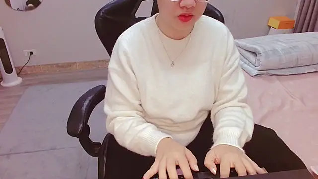 Snapshot of Alisa_Hotfeeling chatting on 02/19/25, 02:01 Alisa Hotfeeling online show from 02/19/25, 02:01