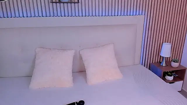 Snapshot of Emma_Sophia2 chatting on 09/14/25, 05:39 Emma Sophia2 online show from 09/14/25, 05:39