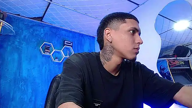 Liam lee online show from 12/23/24, 03:33