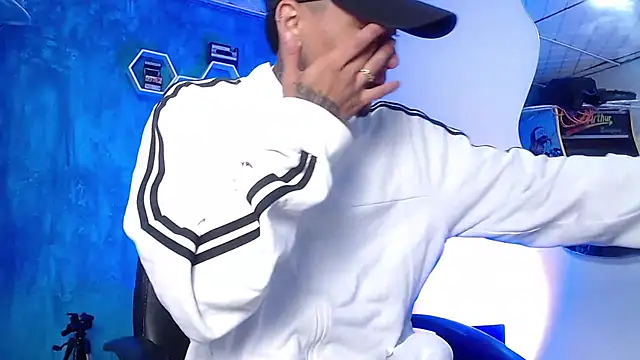 Liam lee online show from 01/05/25, 01:26