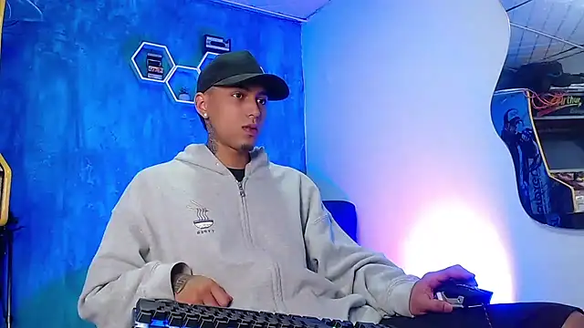 Liam lee online show from 01/12/25, 01:05