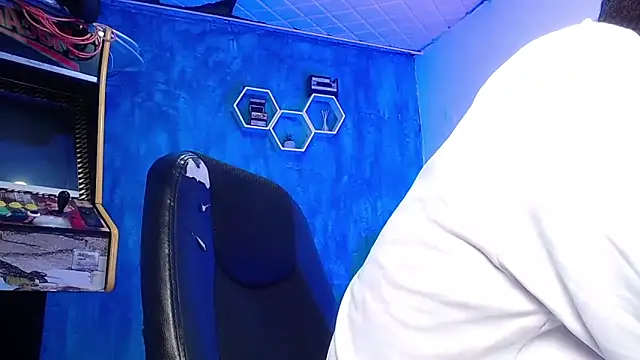 Liam lee online show from 02/08/25, 01:44