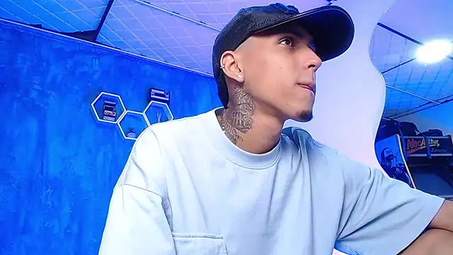 Liam lee online show from 02/18/25, 04:16