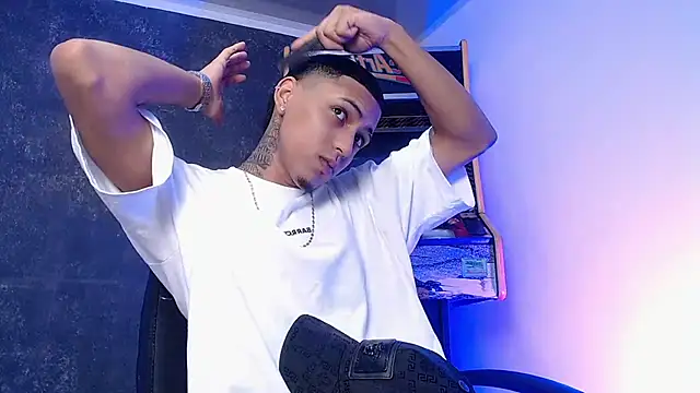 Liam lee online show from 03/01/25, 01:18