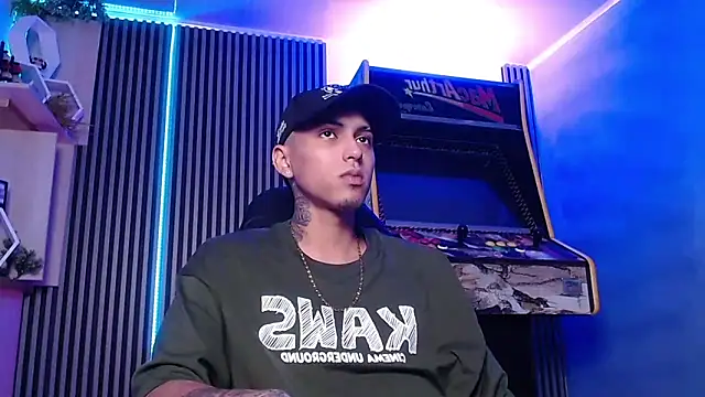 Liam lee online show from 03/20/25, 01:37