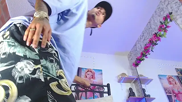 Liam lee online show from 09/29/25, 01:38