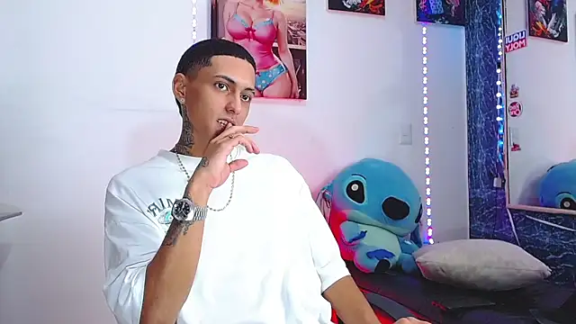 Snapshot of Liam_lee chatting on 11/01/25, 01:02 Liam lee online show from 11/01/25, 01:02