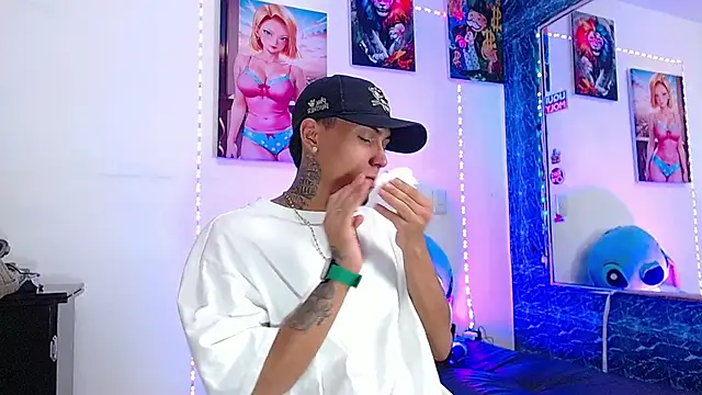 Snapshot of Liam_lee chatting on 11/09/25, 06:06 Liam lee online show from 11/09/25, 06:06