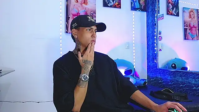 Snapshot of Liam_lee chatting on 11/10/25, 11:26 Liam lee online show from 11/10/25, 11:26