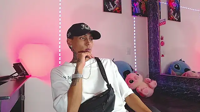 Snapshot of Liam_lee chatting on 11/13/25, 07:46 Liam lee online show from 11/13/25, 07:46