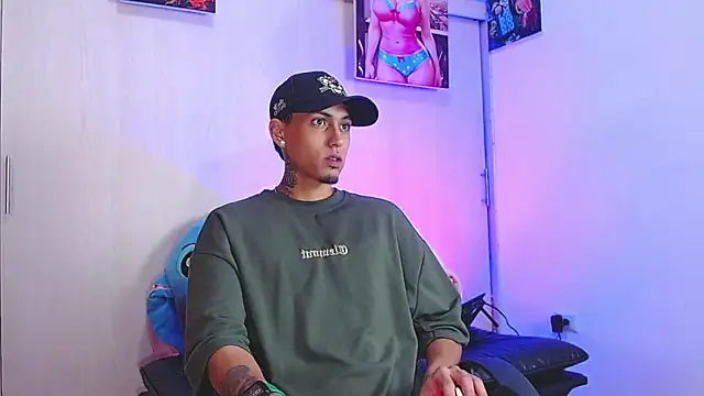 Snapshot of Liam_lee chatting on 11/15/25, 12:02 Liam lee online show from 11/15/25, 12:02