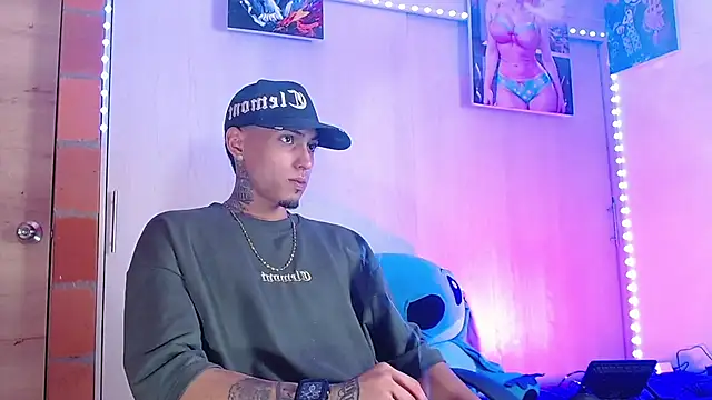 Snapshot of Liam_lee chatting on 11/18/25, 03:05 Liam lee online show from 11/18/25, 03:05