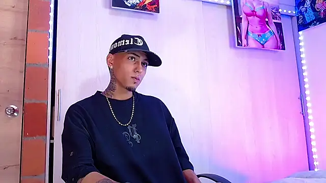 Snapshot of Liam_lee chatting on 11/20/25, 02:17 Liam lee online show from 11/20/25, 02:17