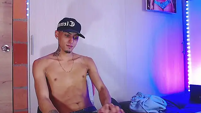 Snapshot of Liam_lee chatting on 11/22/25, 04:28 Liam lee online show from 11/22/25, 04:28