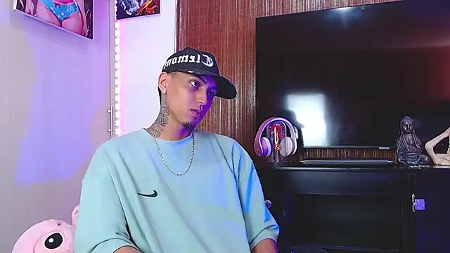 Snapshot of Liam_lee chatting on 11/25/25, 02:39 Liam lee online show from 11/25/25, 02:39