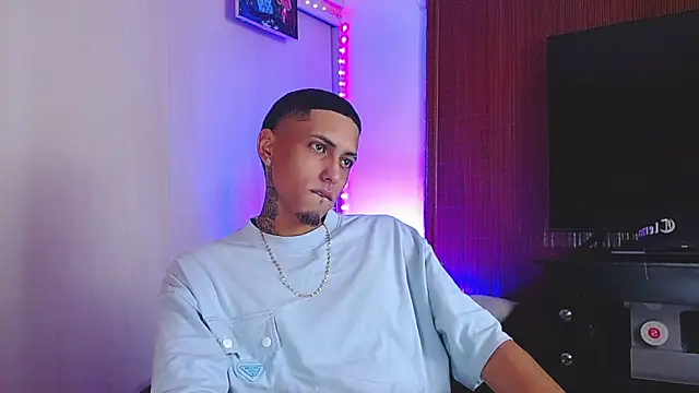 Snapshot of Liam_lee chatting on 11/28/25, 03:14 Liam lee online show from 11/28/25, 03:14