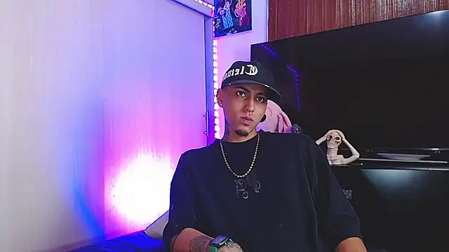 Snapshot of Liam_lee chatting on 12/02/25, 03:51 Liam lee online show from 12/02/25, 03:51