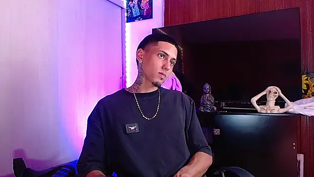 Snapshot of Liam_lee chatting on 12/04/25, 06:27 Liam lee online show from 12/04/25, 06:27