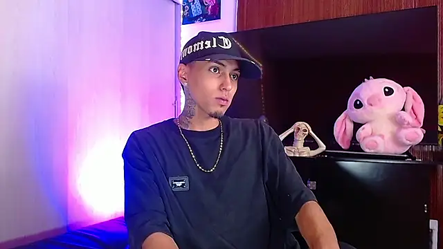 Snapshot of Liam_lee chatting on 12/05/25, 04:25 Liam lee online show from 12/05/25, 04:25