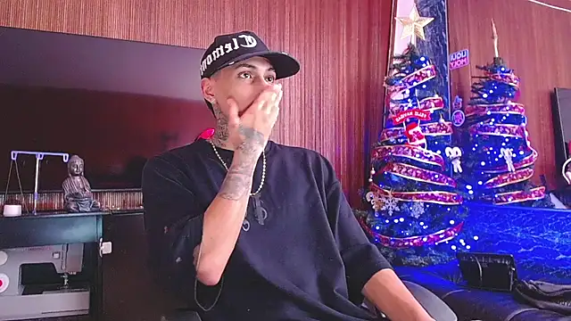 Snapshot of Liam_lee chatting on 12/14/25, 08:02 Liam lee online show from 12/14/25, 08:02