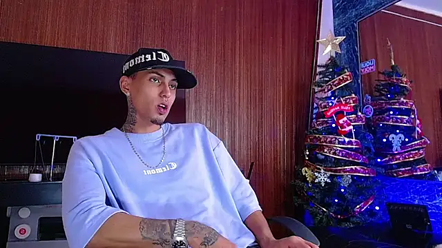 Snapshot of Liam_lee chatting on 12/18/25, 05:08 Liam lee online show from 12/18/25, 05:08