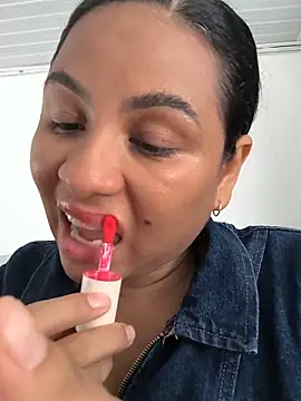 Francesca ferrari online show from 05/17/26, 04:03