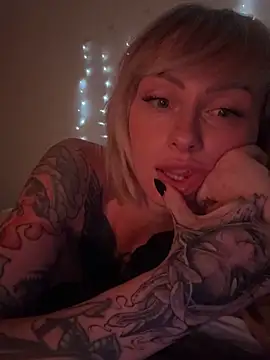 haileyhope  online show from 10/26/25, 09:42