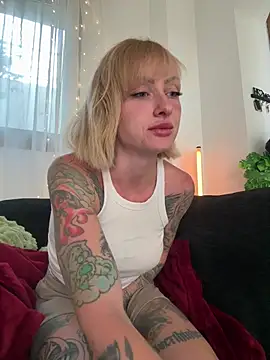 haileyhope  online show from 05/16/26, 04:28