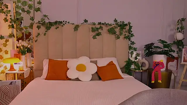 Meow Nancy online show from 06/04/26, 05:02