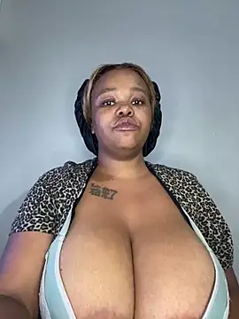 Snapshot of Mandy-101 chatting on 11/02/25, 04:31 Mandy-101 online show from 11/02/25, 04:31