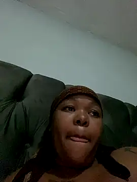 Snapshot of Mandy-101 chatting on 11/23/25, 05:02 Mandy-101 online show from 11/23/25, 05:02