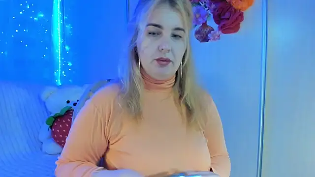 CoraSwon online show from 12/13/24, 08:26