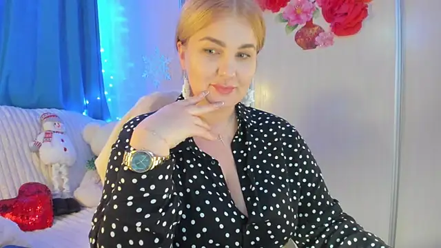 CoraSwon online show from 01/02/25, 04:13