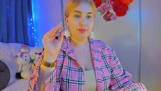 CoraSwon online show from 01/03/25, 04:37