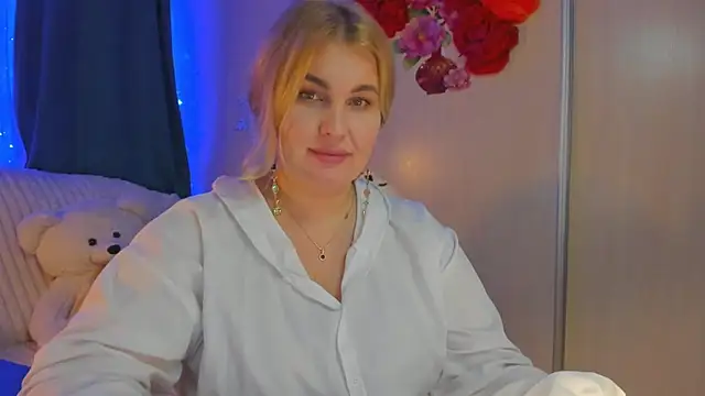 CoraSwon online show from 01/23/25, 05:42