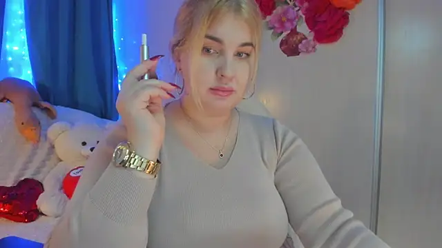 CoraSwon online show from 02/08/25, 03:53