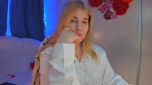 CoraSwon online show from 02/11/25, 10:28