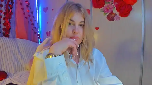CoraSwon online show from 02/20/25, 10:37