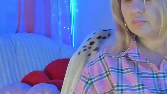 CoraSwon online show from 03/16/25, 04:45