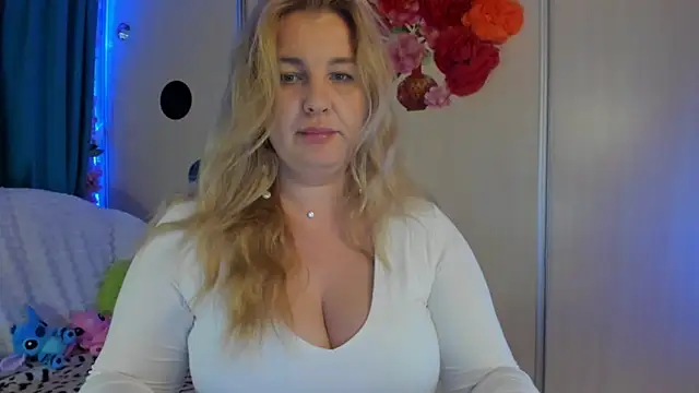 CoraSwon online show from 09/25/25, 06:28